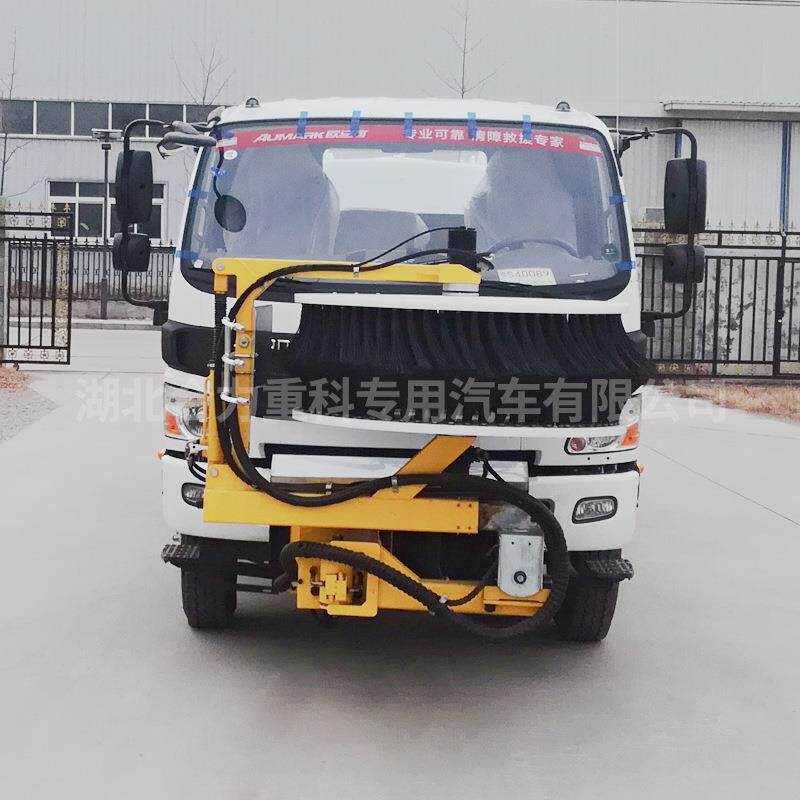 欧马可城市护栏清洗车车载式公路隔离墩清洗设备清洗车高速护栏