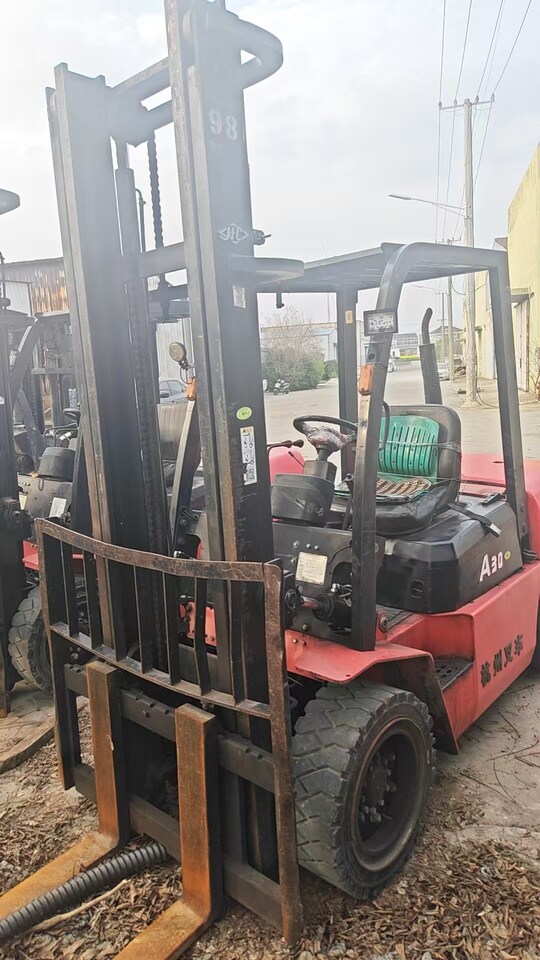 4月22日扬州(委托)资产处置扬州瑞和保温材料名下叉车一批,共计6台网络拍卖公告