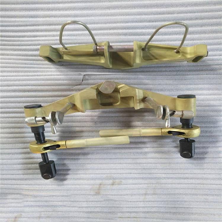架空线路带电作业更换器绝缘子卡具电力施工线路检修闭合卡翼型卡