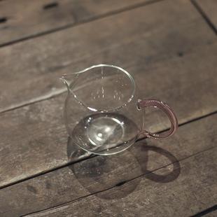 《圆满公道杯》粉色把手 高硼硅个高透玻璃 耐热公杯 分茶器