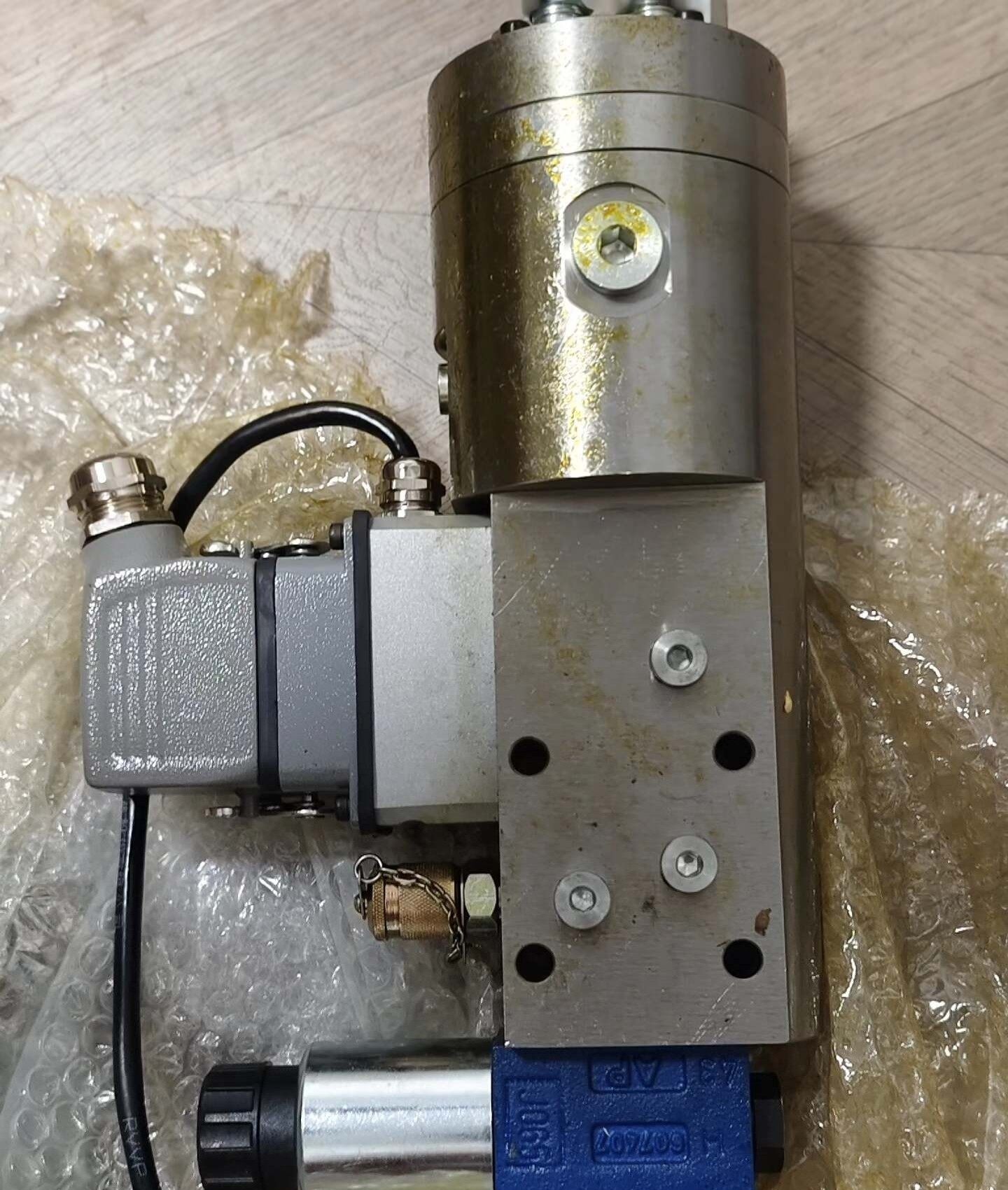 AP2D系列液压泵，全新原厂件，功能完好。实物拍摄，质量保证