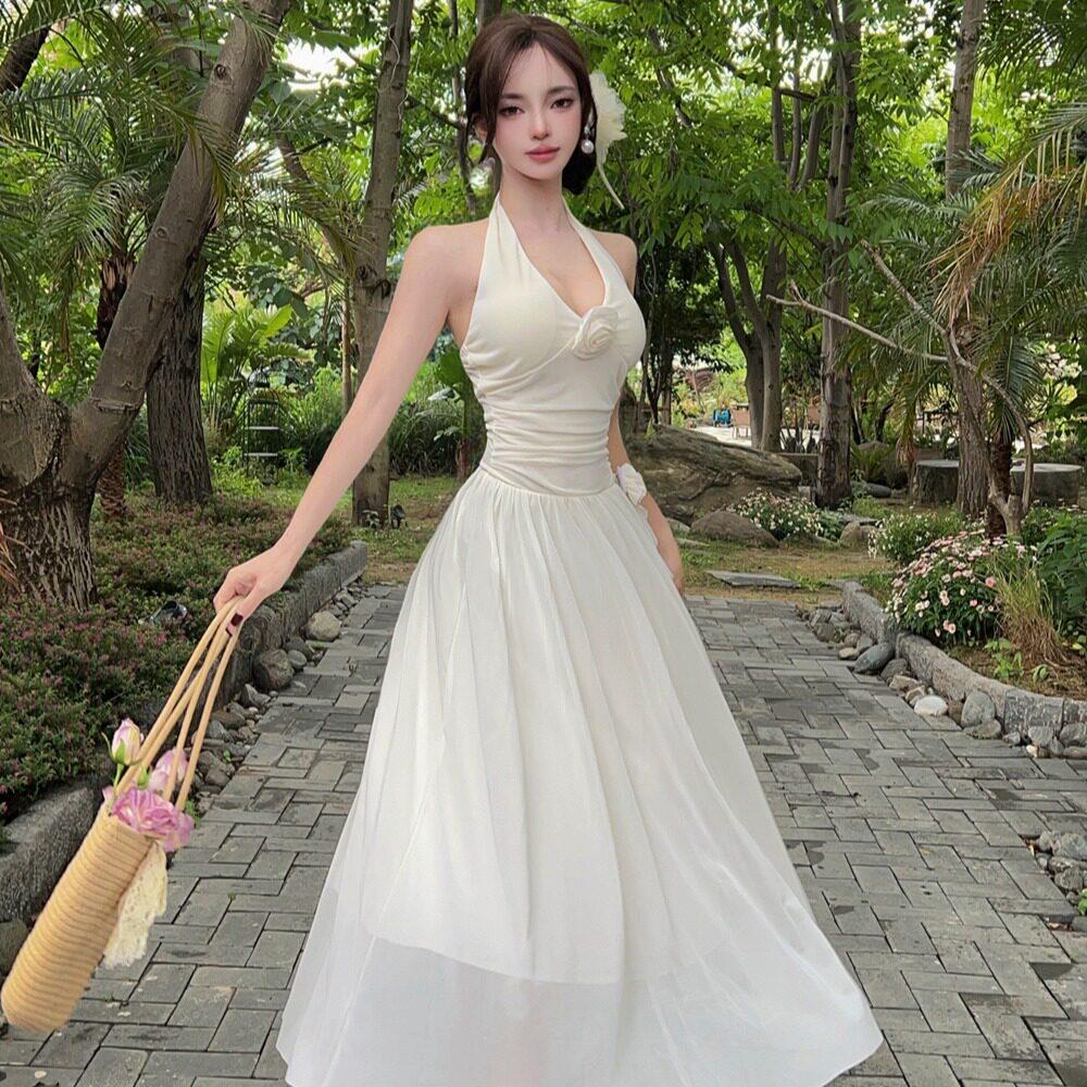 设计感立体花朵挂脖连衣裙女修身褶皱度假长裙性感领生日晚礼服