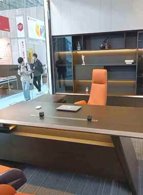 代简约轻奢老板桌现网红办公桌带大桌班总裁桌深胡桃木色书2422桌