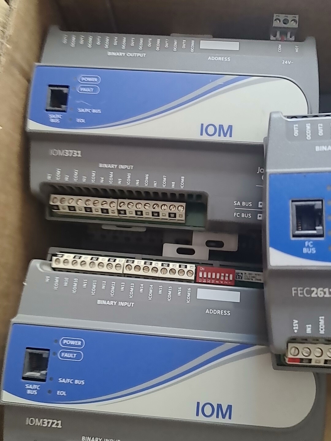 美国江森控制器模块，IOM3731 三个，IOM3721三个