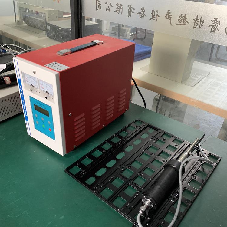 吸塑盘柱子铆接机超声波手持点焊机PVC塑料泡壳铆接蘑菇头设备