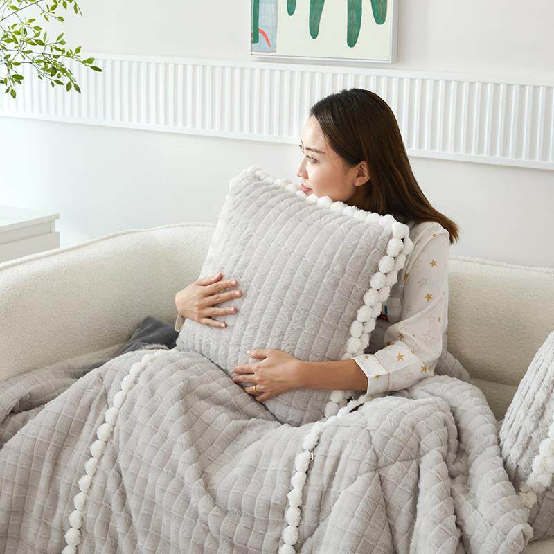 高档纯色双面加厚用牛绒抱枕被子两汽公车上奶办室保暖靠垫枕头被