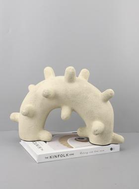 现代简约多刺波点几何半圆形树脂摆件客厅玄关书房样板房家居饰品