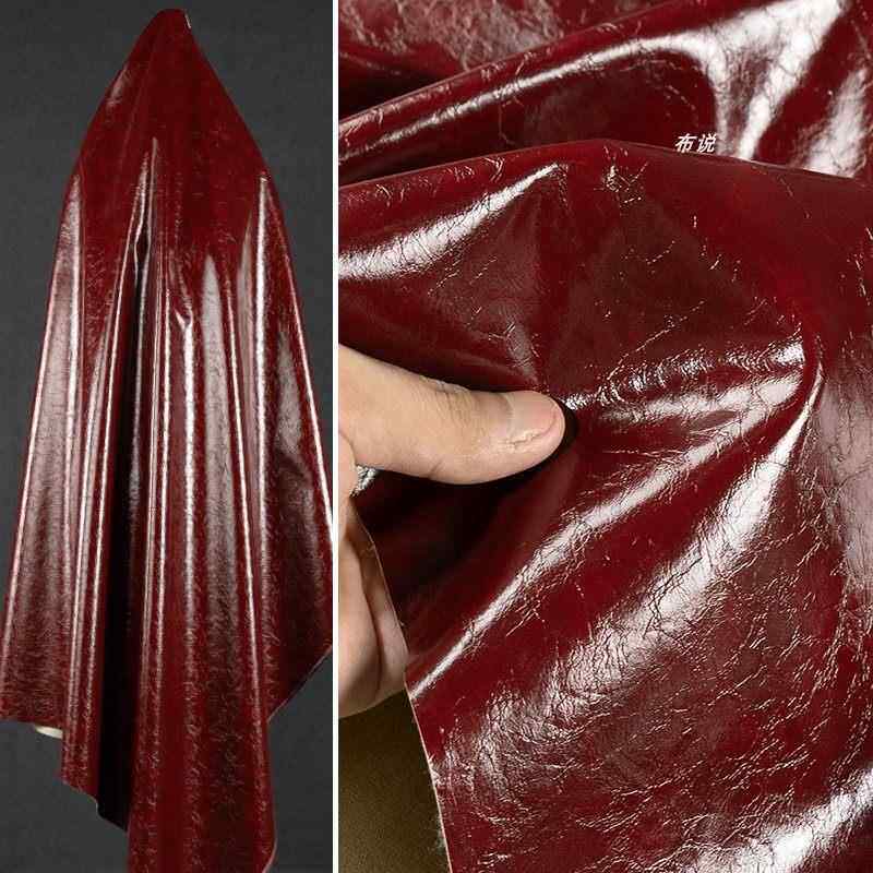 油皮镜面皮革面料-裂纹肌理 安可拉红色亮面光泽柔软微弹PU皮布料