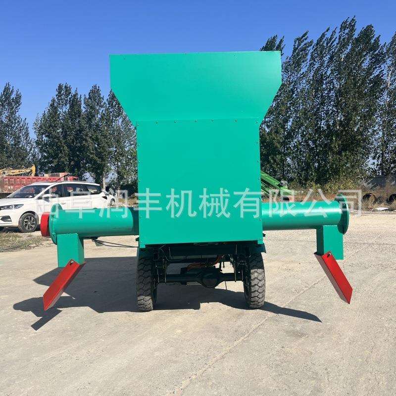 撒草均匀牧场喂料机5立方青储饲草撒草车25马力养殖三轮投草机