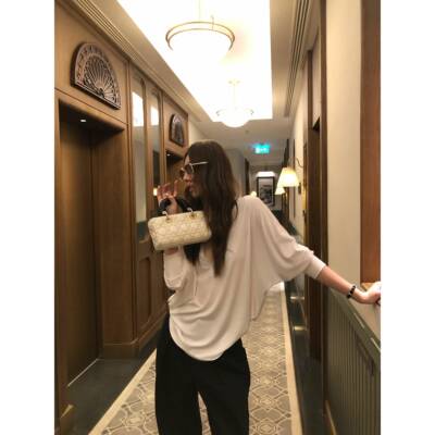 Gakee official白色V领T恤女春季宽松轻薄简约气质套头打底衫衬衣