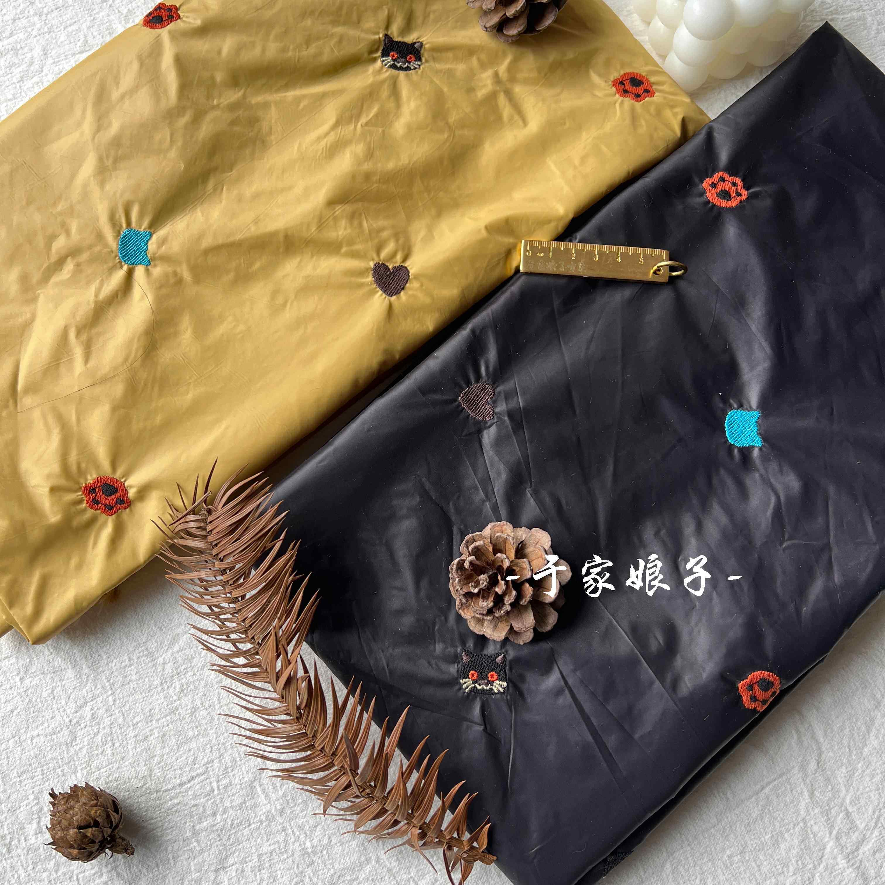 猫咪三合一防水羽绒服布料绣花刺绣羽绒服外套羽绒裤内胆