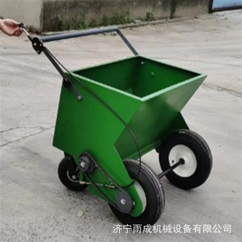 运动场草坪冲砂机小型手推式充砂机校园足球场手扶填砂机