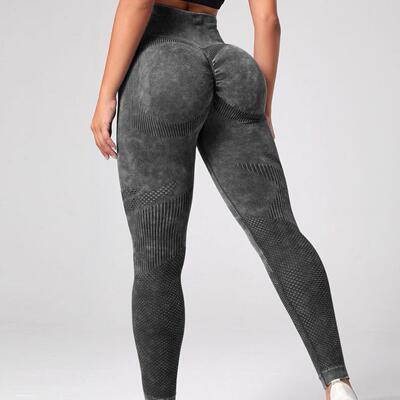 Matte fitness pants with tight fit and high waist and hip