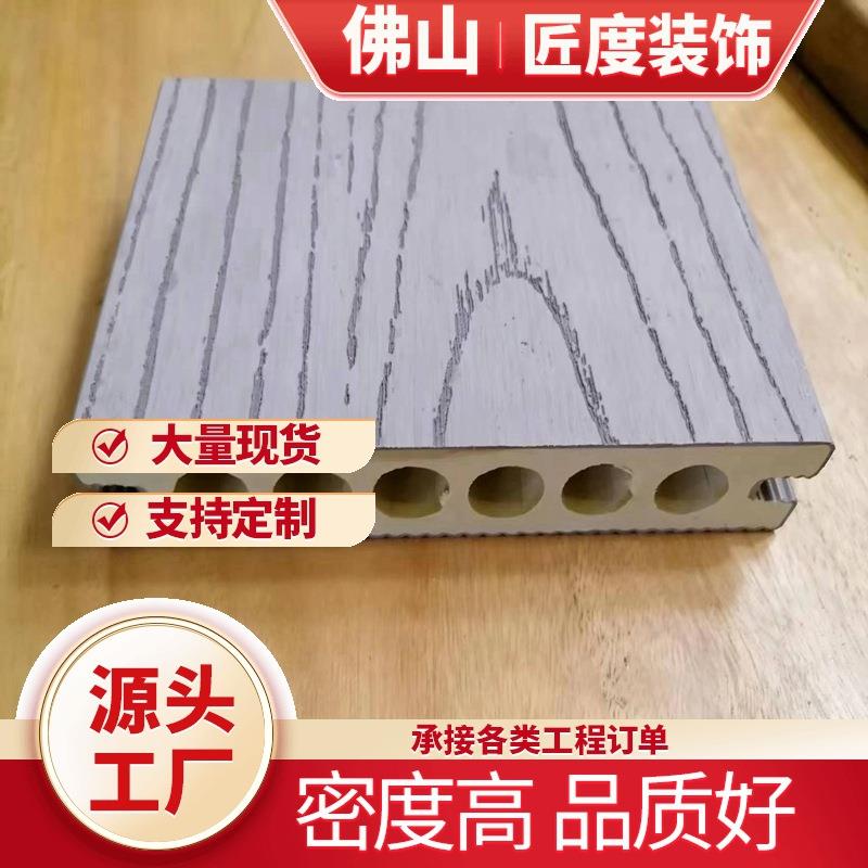 厂家供应户外露台栈道PVC共挤地板公园别墅室外圆孔木塑共挤地板