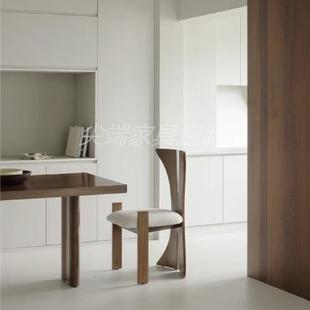 现代经典侘寂风单人椅中古高背椅设计师艺术实木简约餐椅民宿网红