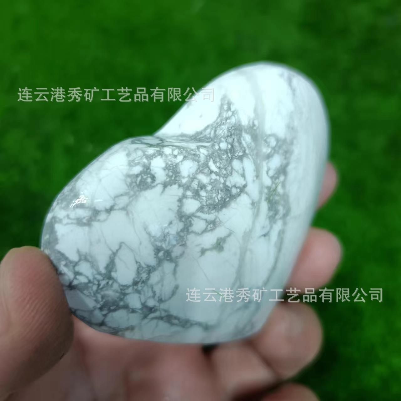 跨境热卖白松石原石打磨爱心形状手把件水晶爱心饰品挂件圣诞装饰