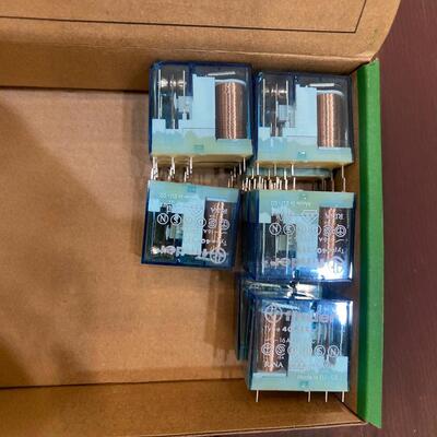 finder芬德继电器40.61S8脚24VDC/16ArelpolRM83-101-25-1024电子