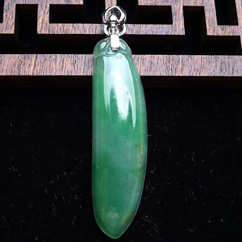 18K金镶玉佩镶嵌挂件缅甸玉瓜A货天然玉石绿翡翠福瓜吊坠女3.02g