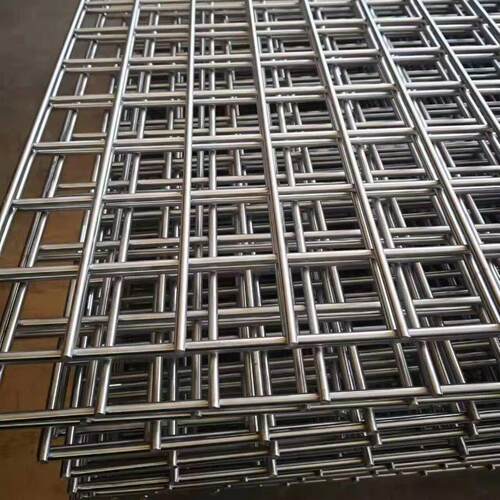 镀锌铁丝网片围栏小孔加粗铁网超硬围栏钢网格网建筑钢筋网片电焊