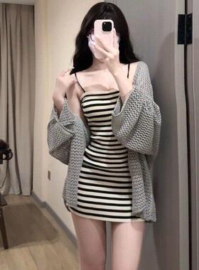 辣妹条纹吊带洋装女夏季套装宽松灰色镂空开 衫紧身打底包臀短裙