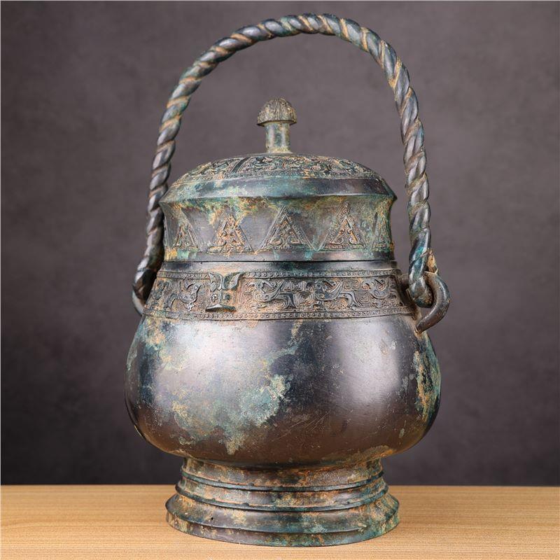 古青铜器提梁卣盛酒器光皮绿锈青铜古玩工艺品展厅酒柜博古架