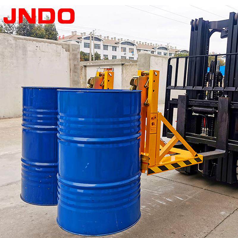 叉车抓桶器油桶夹抱桶器重型双桶四鹰嘴夹具铁塑料桶装卸夹搬运车