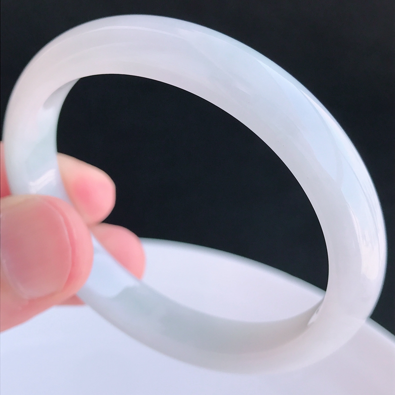 天然缅甸翡翠玉器A货水润玉手镯玉镯子内径51.4mm28.30g