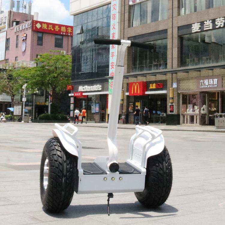 厂家直销外贸两轮平衡电动车小区巡逻双轮代步车智能72V站立车01