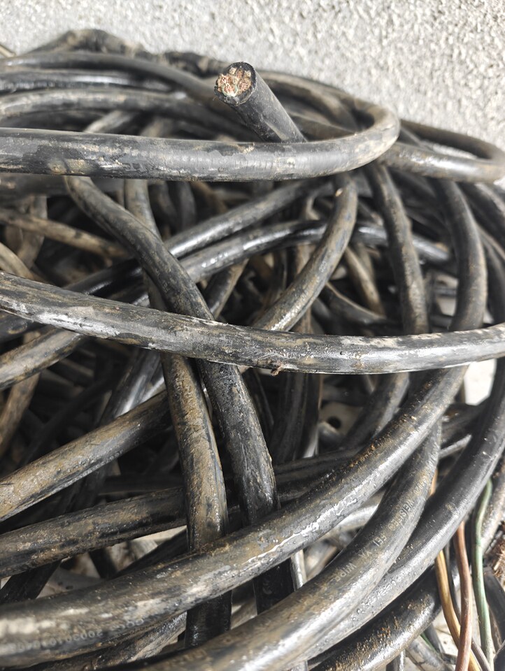 4月23日上饶处置铜芯稳压器1台，铜芯电缆一批，铜芯电线4盘，静音柴油发电机1台（可以用），高压电箱1只，江西上饶网络拍卖公告