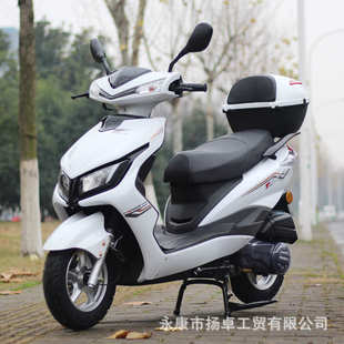 厂家直销批发M8款踏板摩托车125CC燃油车成人两轮助力车工厂直销