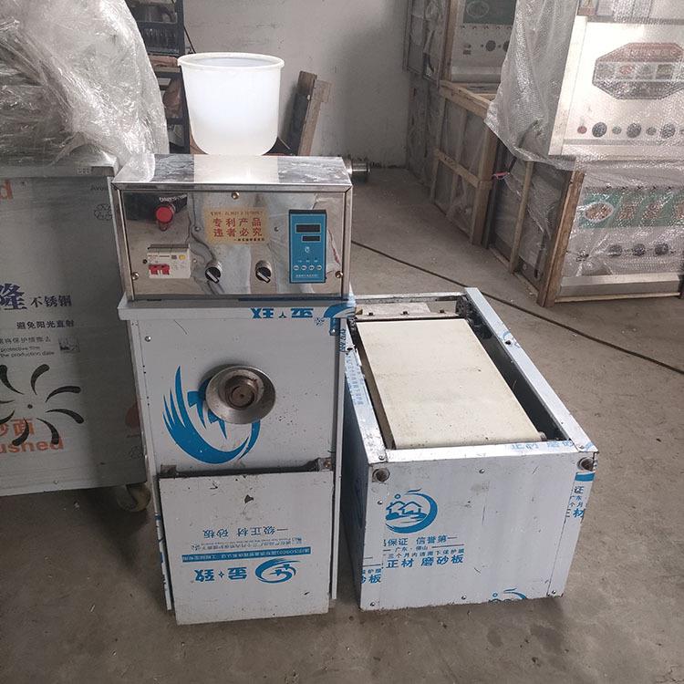 仿手工擀面皮机两项电家用好帮手小型米皮机卧式自动折叠刷油切段