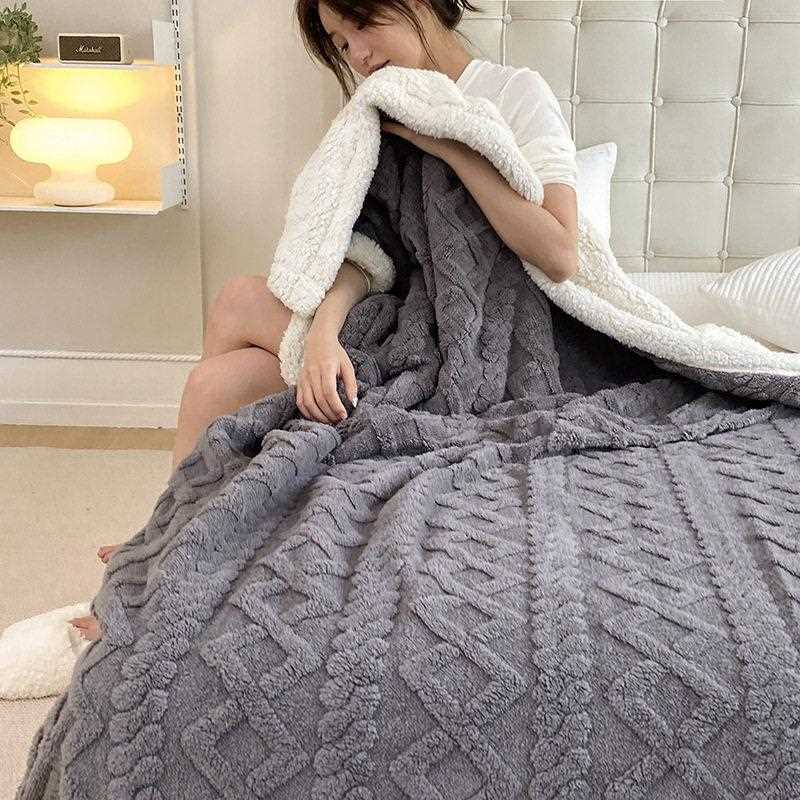 新款直销毛毯毯子绒毯羊羔绒毛毯午睡毯加厚冬季跨境毛毯复合亚马
