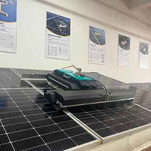 出口光伏板清洗机光伏太阳能板清洗机器人多款 型号可定制