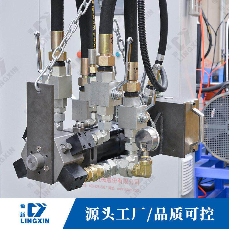 浙江领新汽车内饰软泡氨lxpu酯聚浇压泡机全自发动机械臂注发泡设