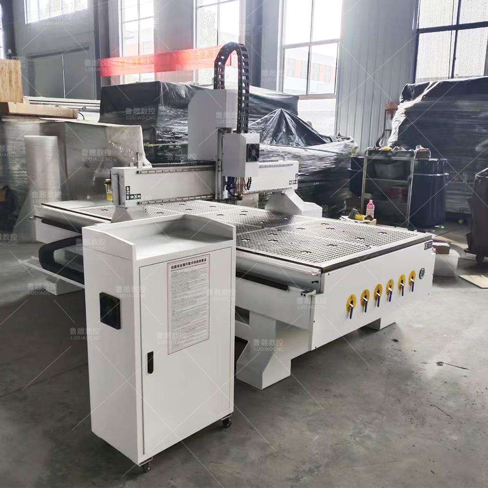 1325木工雕刻机cnc数控大型全自动泡沫PVC广告电脑雕花刻字雕铣机