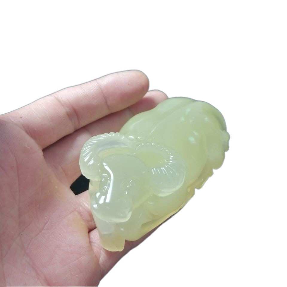 厂家批发阿富汗玉石青牛手把件雕刻男士手玩件手把件寓意牛气冲天