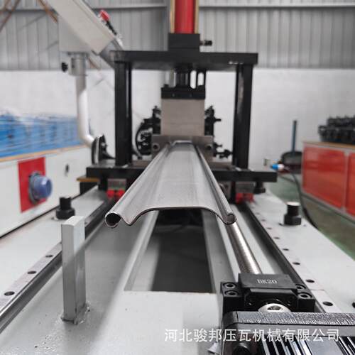 全自动保温卷帘门成型设备消音导槽机仓库升降卷帘门压瓦机