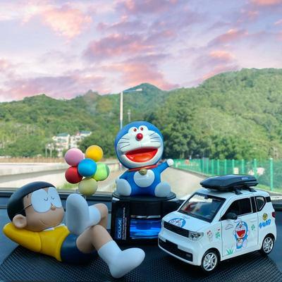 网红哆啦A梦太阳能车载香水汽车内中控台上创意可爱高档装饰摆件