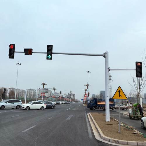 红绿灯杆交通信号灯杆道路交通警示十字路口