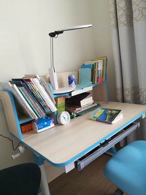 目前看来真假揭秘:跟风入手Palmer帕默儿童学习桌椅后悔了?真相到底怎么样?