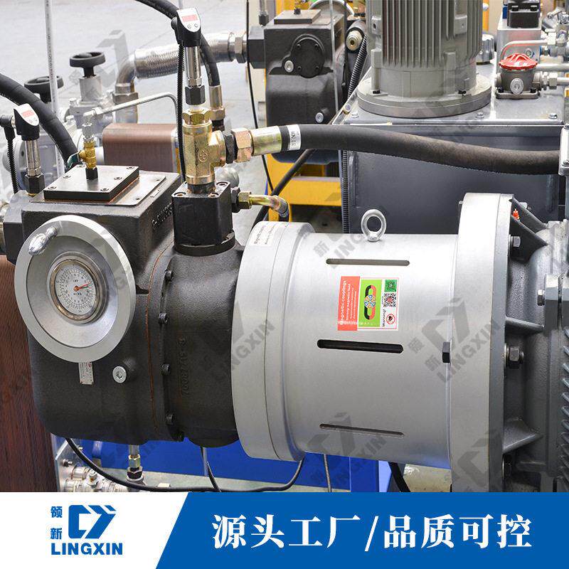 领新聚氨垫酯u汽车防溜三脚发泡设备厂lxpu汽车pu脚垫发泡机压p定