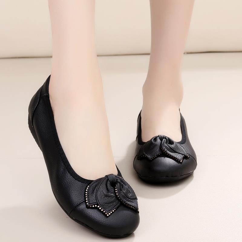 高档春季单口中老年人跟妈妈鞋鞋软底休闲平底防浅滑豆豆平鞋工作