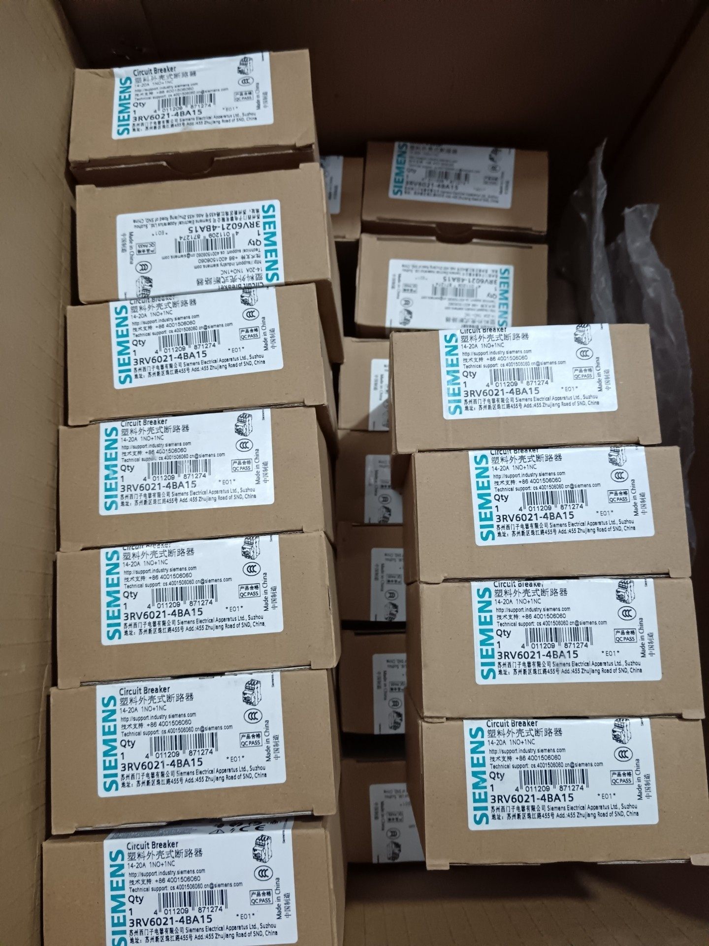 西门子3RV6021-4BA15塑料外壳断路器，全新带包装，