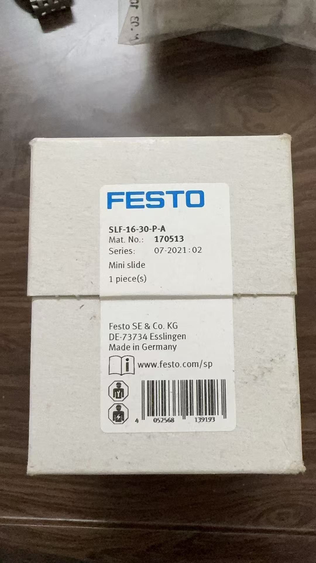费斯托滑台气缸，SLF-16-30-P-A。  170513