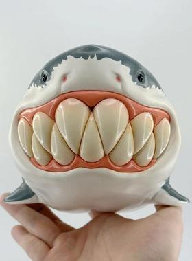 跨境2024树脂Q版工艺品鲨鱼摆件恶搞鲨bee家居装饰品动物雕塑