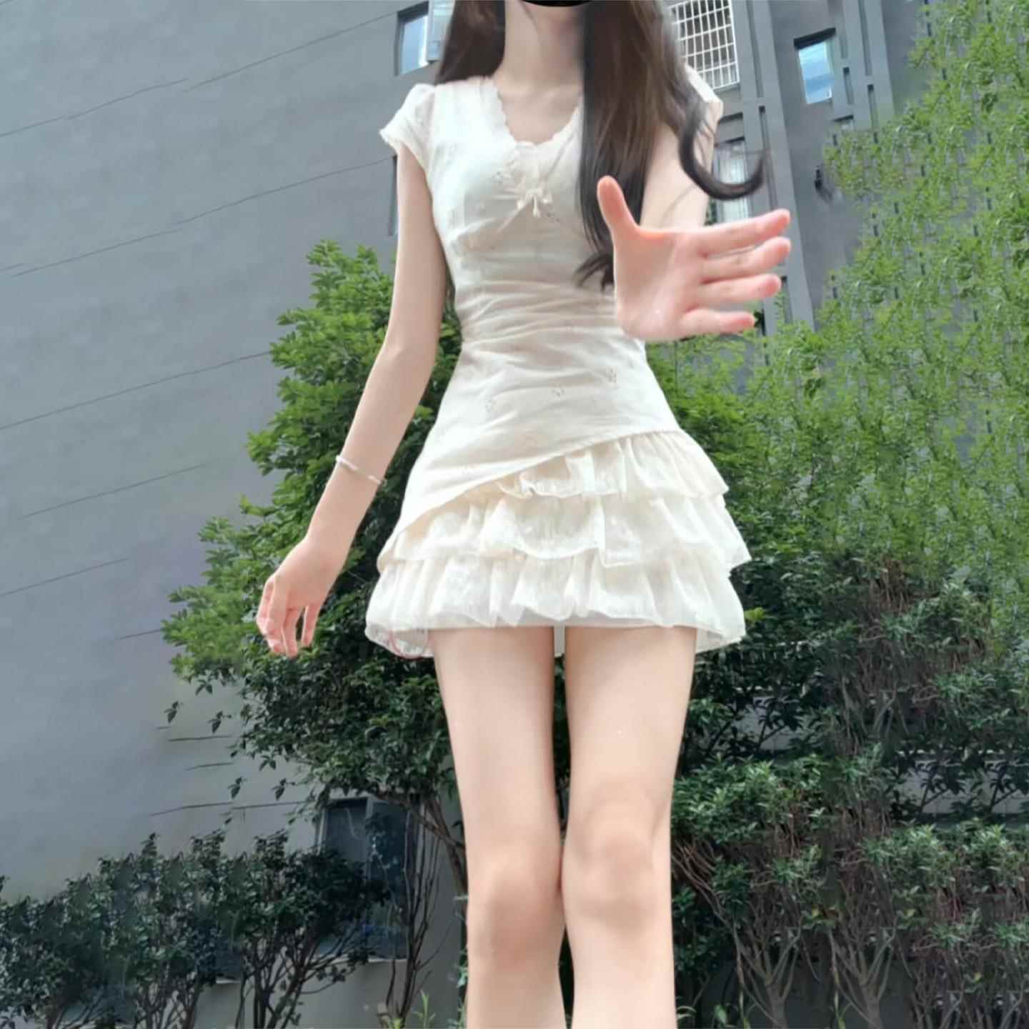 白色蕾丝甜美连衣裙女夏掐腰字小个子修身巨好看绝美小裙子短裙