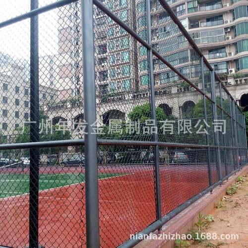 厂家直销浸塑围栏网网球场操场隔离安全防护网