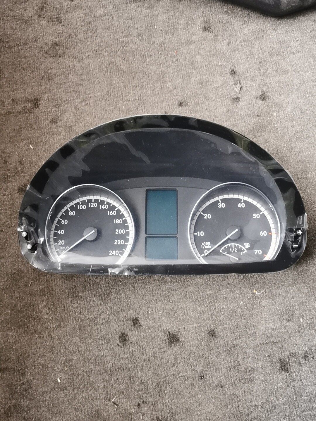 福建奔驰威雅诺仪表。奔驰仪表奔驰威霆，奔驰凌特仪表，奔驰单屏