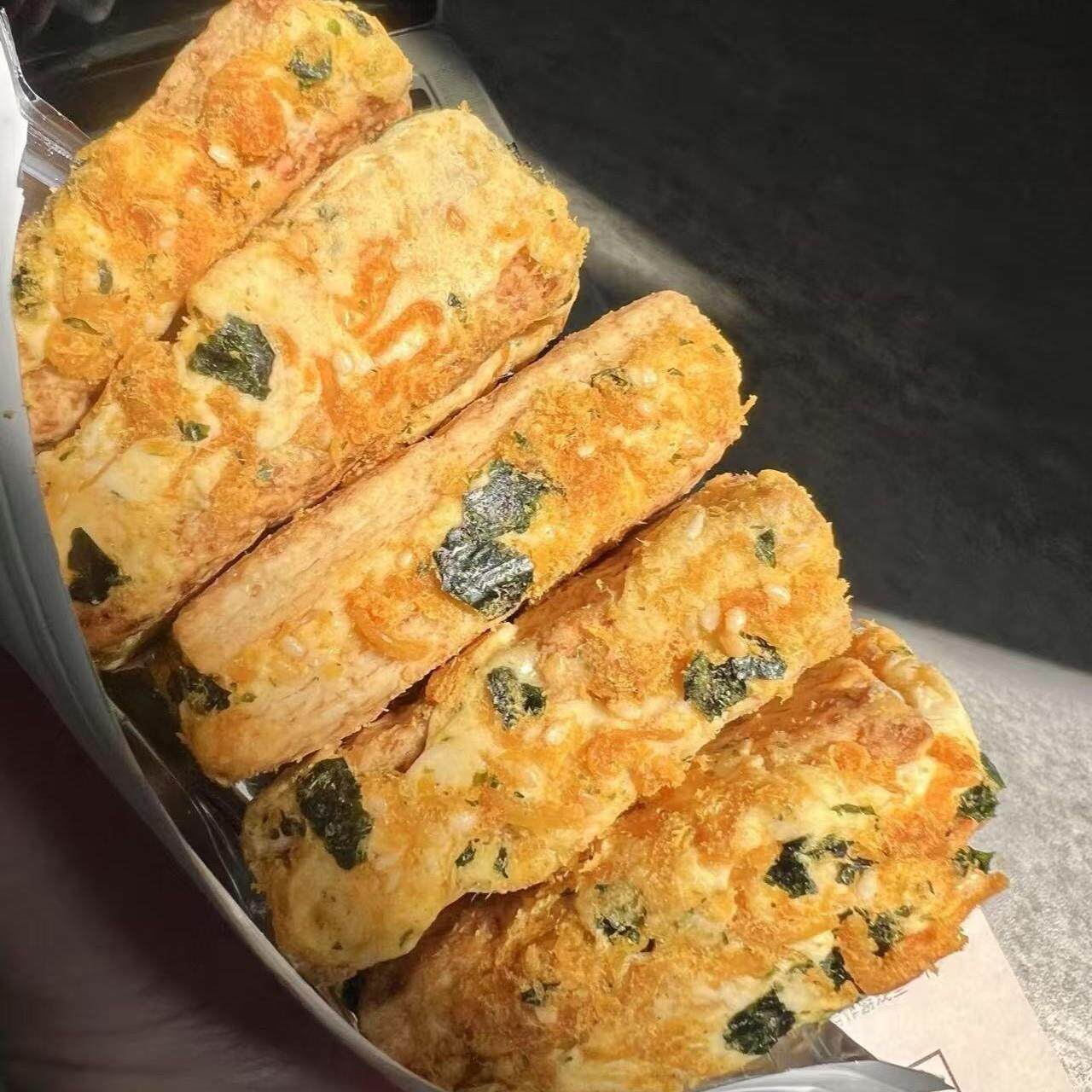 牛轧酥方块酥咸蛋黄酥网红休闲零食糕点特产景区热卖货源厂家