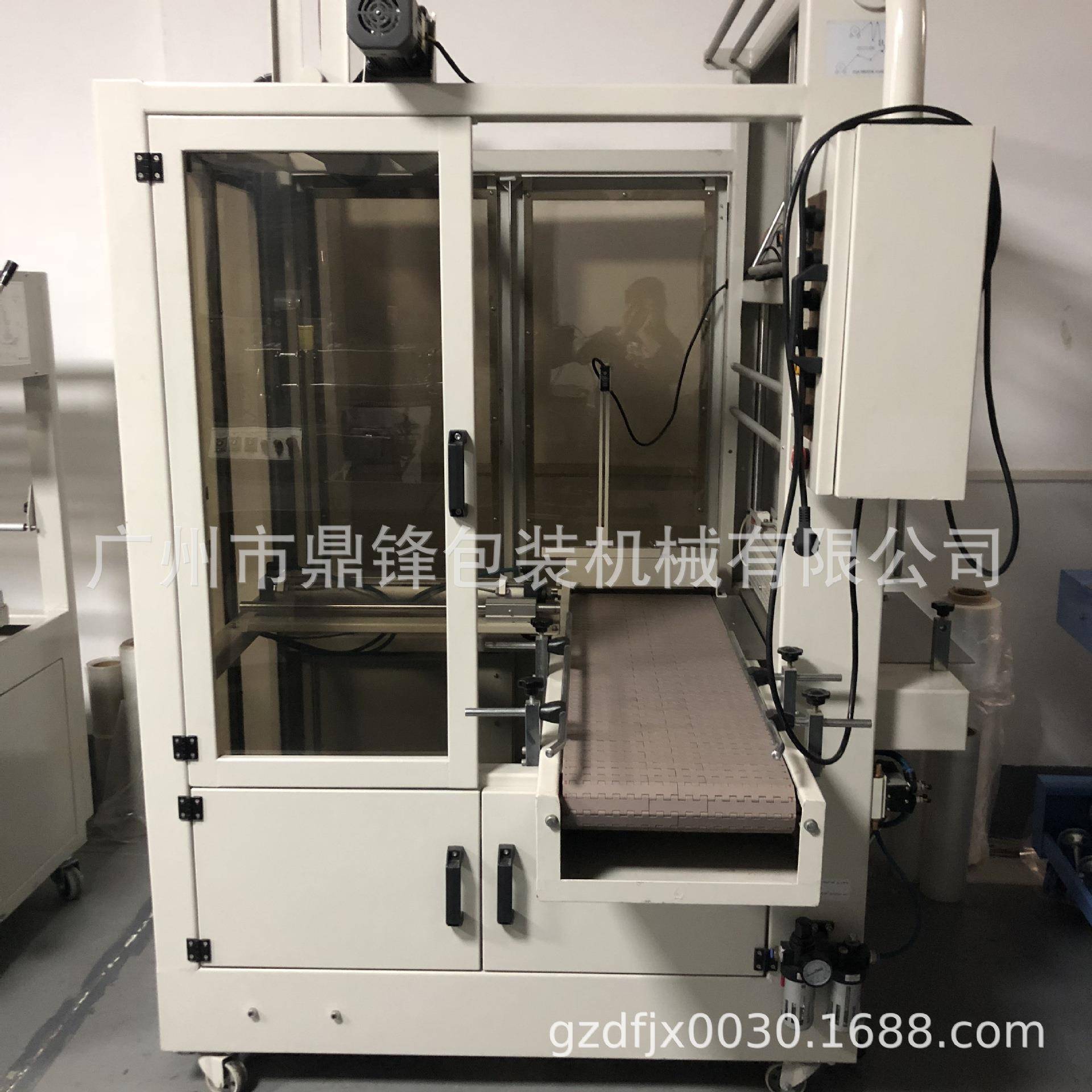 供应全自动袖口式封切收缩机/PE膜/矿泉水，两边开口包装机